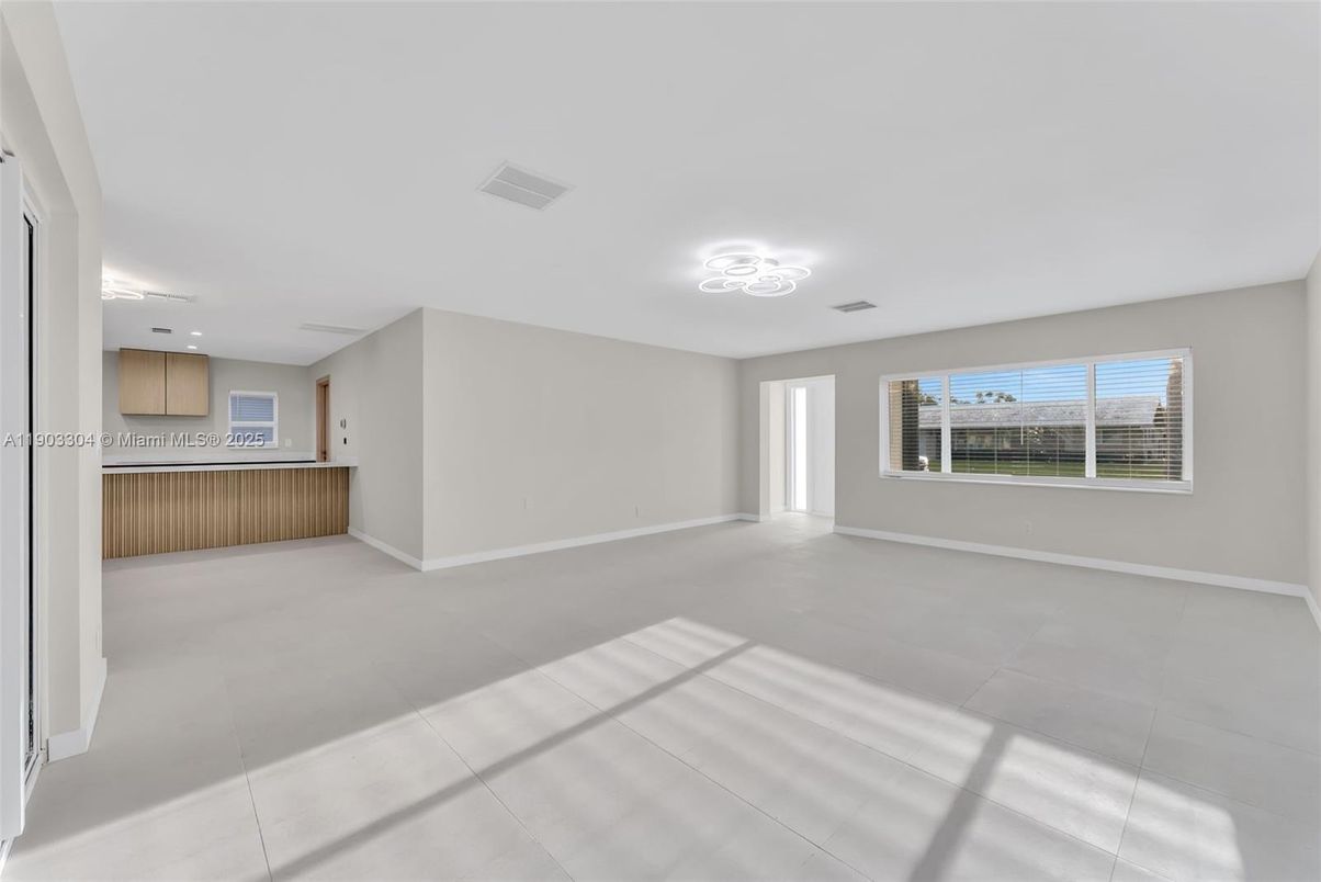 Empty room, Interior, Recessed Lighting