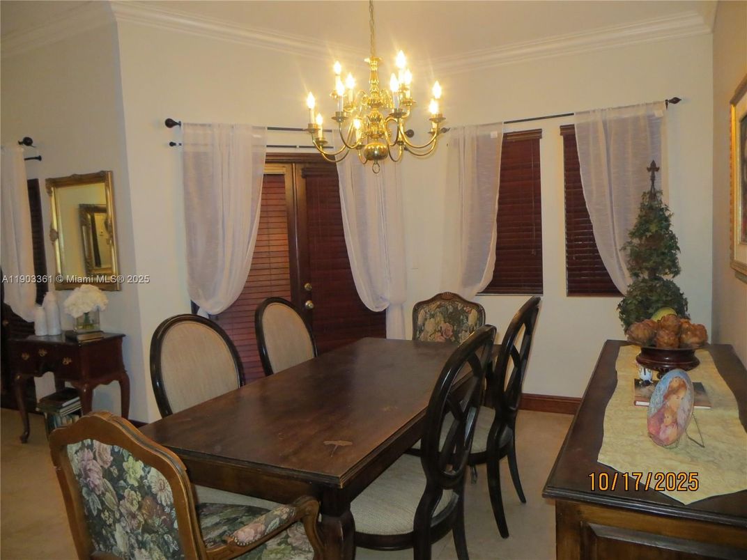 Chandelier, Dining room, Interior