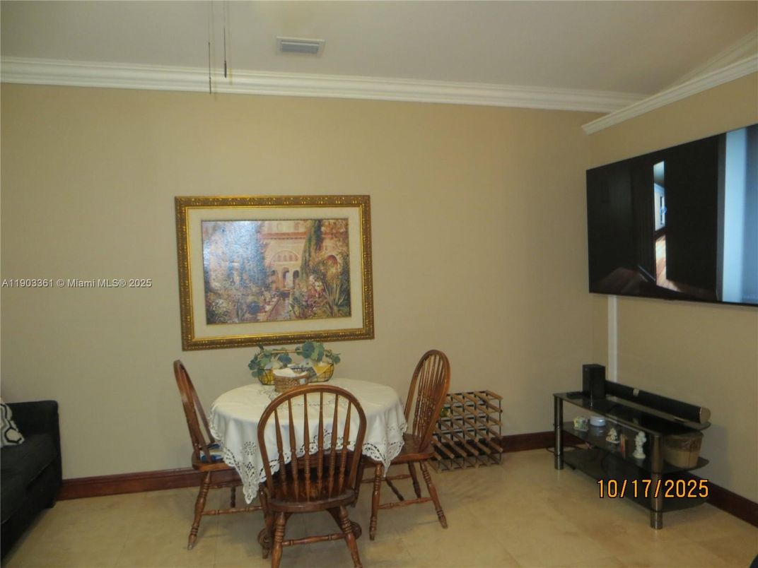Dining room, Interior