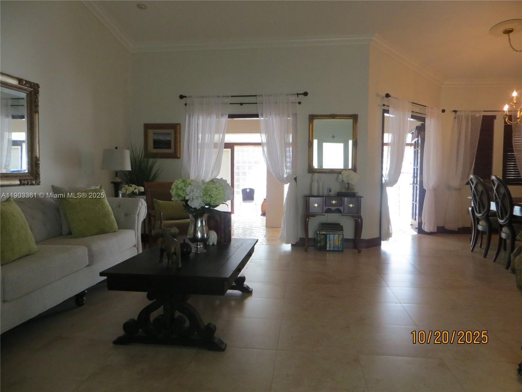 Chandelier, Interior, Living room