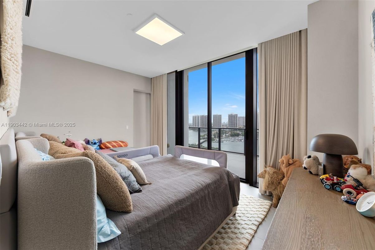 Bedroom, Interior, Recessed Lighting, Water