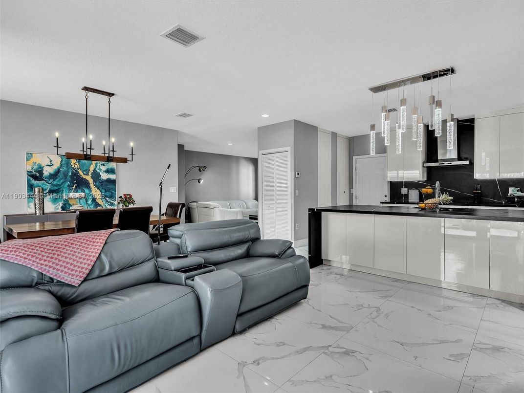 Interior, Kitchen, Living room, Marble, Pendant Lights, Recessed Lighting