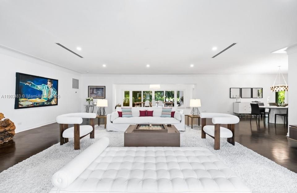 Dining room, Interior, Living room, Pendant Lights, Recessed Lighting, Wood Texture Flooring