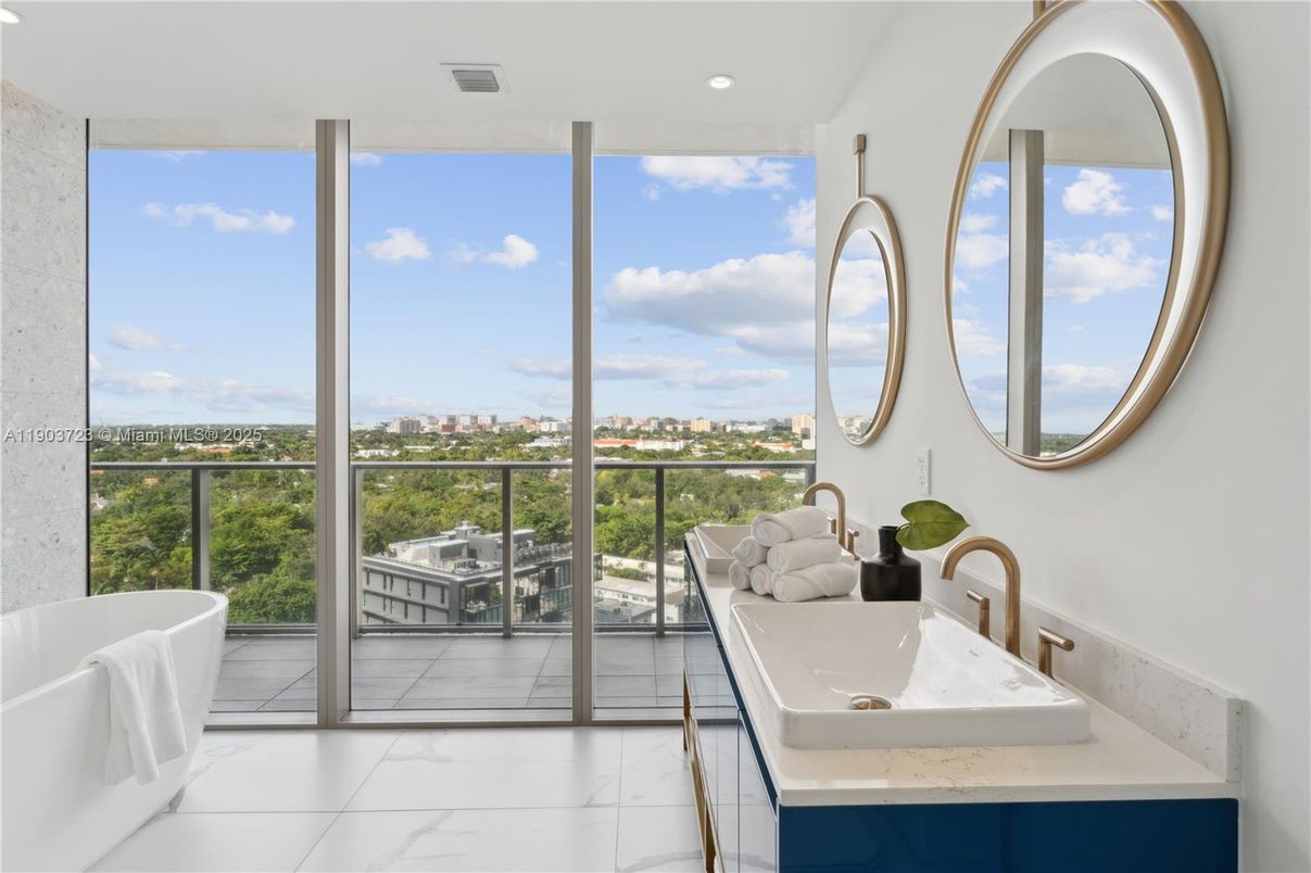 Bathroom, Free Standing Baths, Interior, Marble, Recessed Lighting, Water