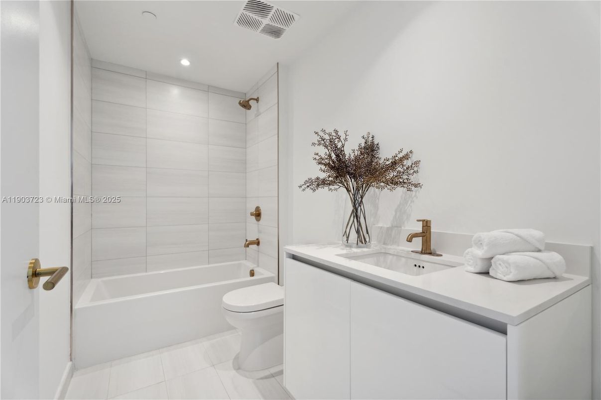 Bathroom, Interior, Recessed Lighting