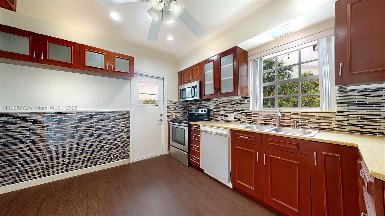 Interior, Kitchen, Recessed Lighting, Wood Texture Flooring