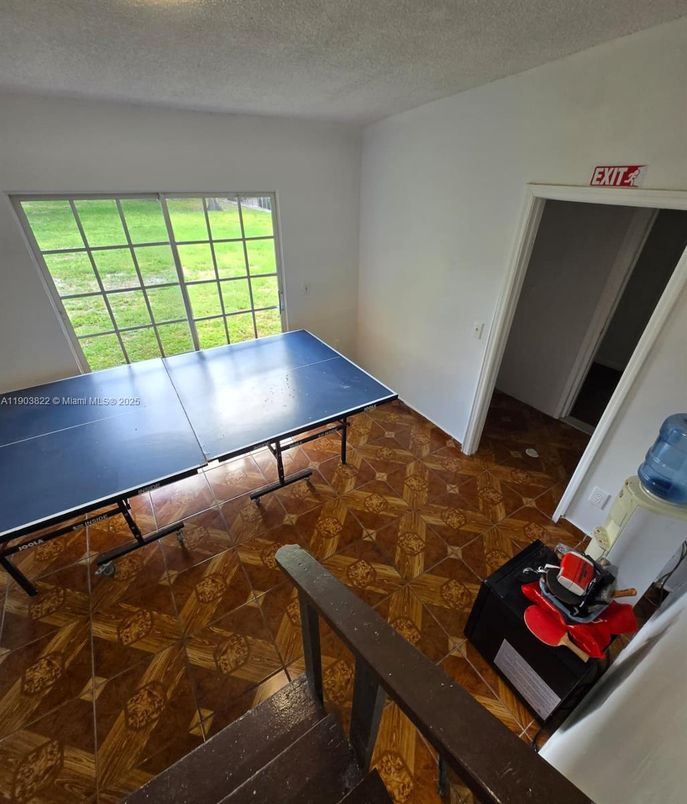 Game Room, Interior, Wood Texture Flooring