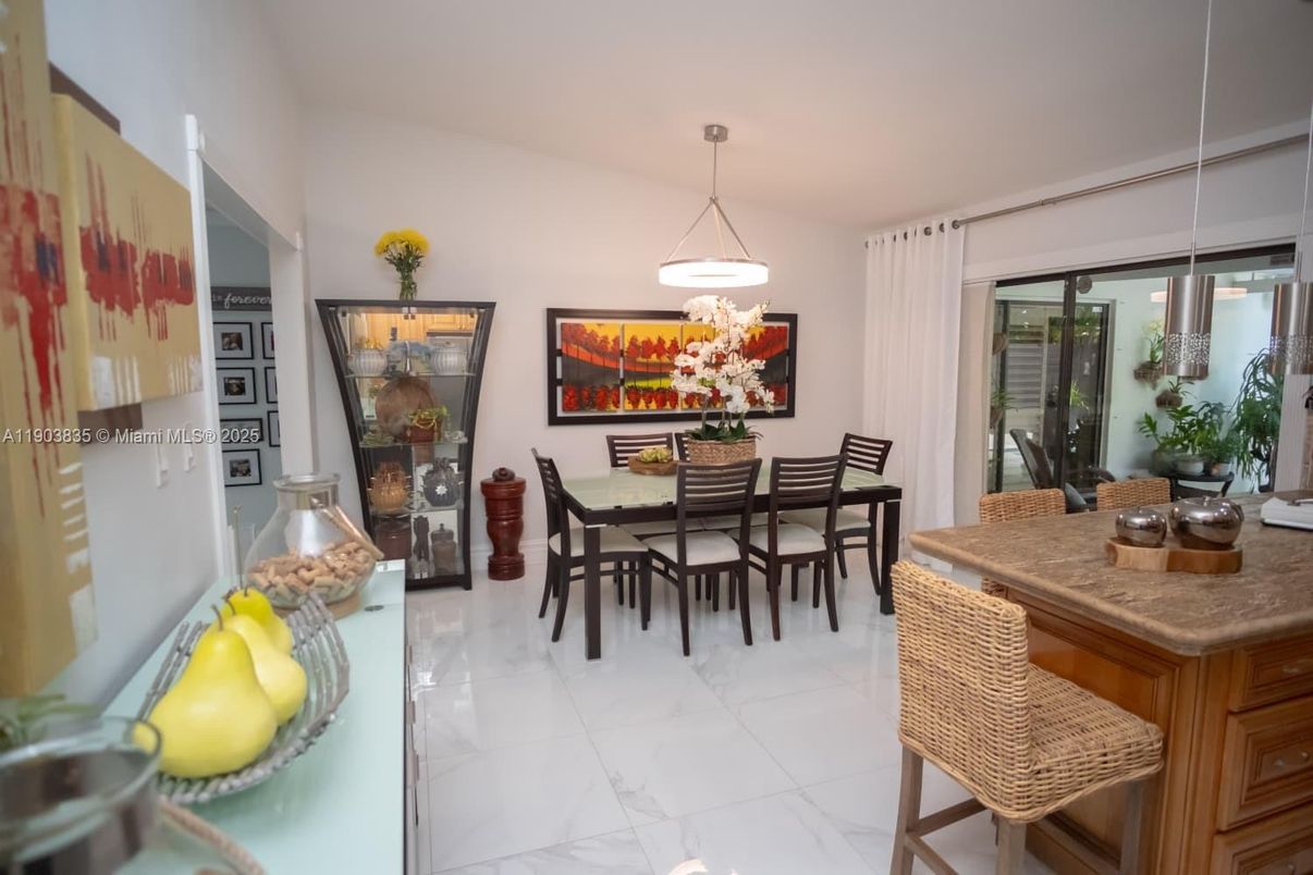Dining room, Interior, Marble, Pendant Lights