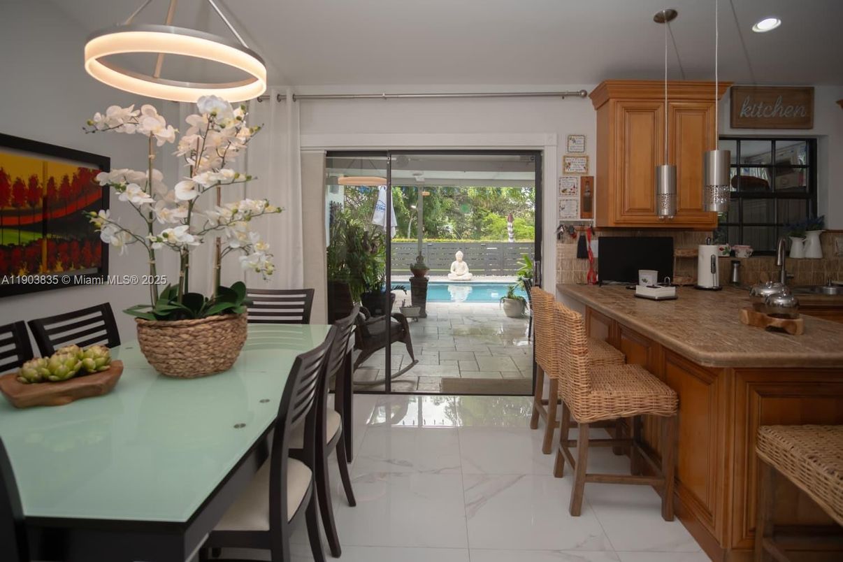 Dining room, Interior, Kitchen, Marble, Pendant Lights, Recessed Lighting