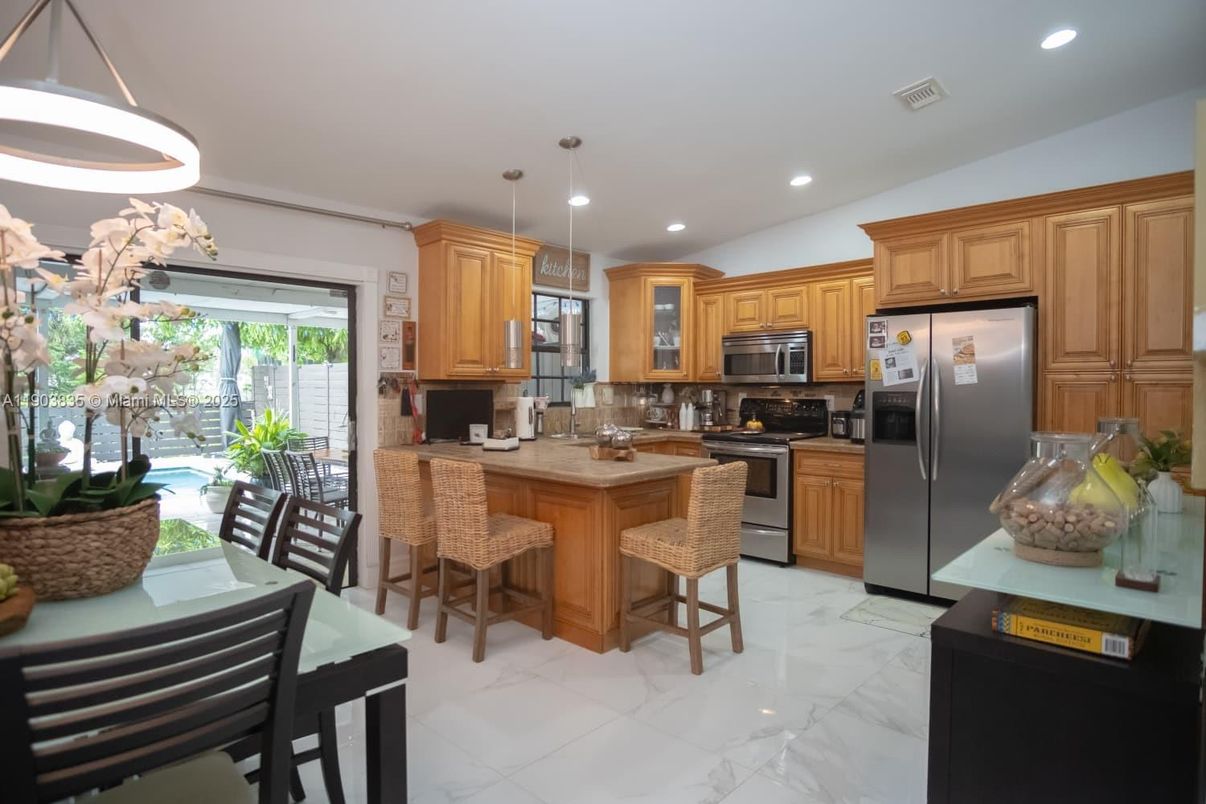 Dining room, Interior, Kitchen, Marble, Pendant Lights, Recessed Lighting, Stainless Steel Appliances