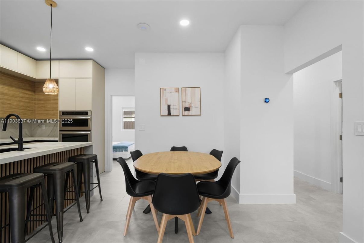 Dining room, Interior, Kitchen, Pendant Lights, Recessed Lighting, Stainless Steel Appliances
