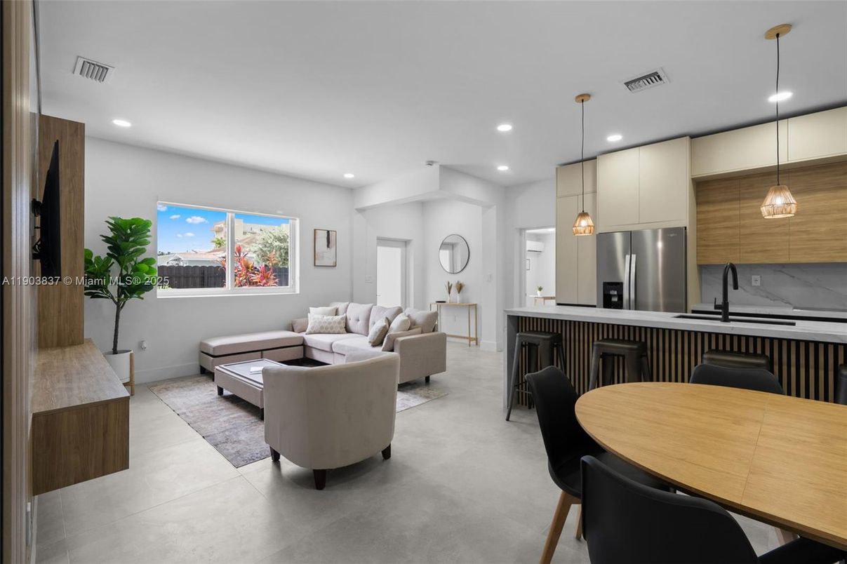 Dining room, Interior, Kitchen, Living room, Pendant Lights, Recessed Lighting, Stainless Steel Appliances