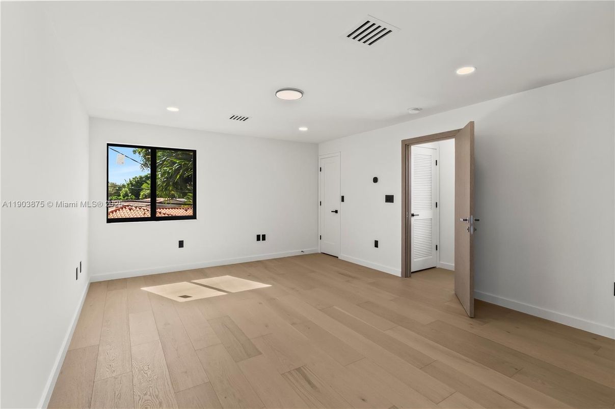 Empty room, Interior, Recessed Lighting, Wood Texture Flooring