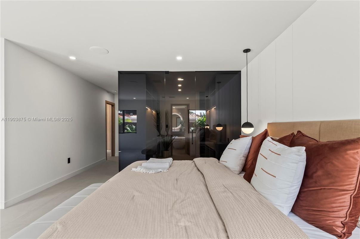 Bedroom, Interior, Pendant Lights, Recessed Lighting