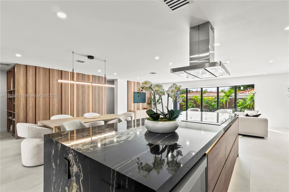 Interior, Kitchen, Living room, Pendant Lights, Recessed Lighting, Stainless Steel Appliances