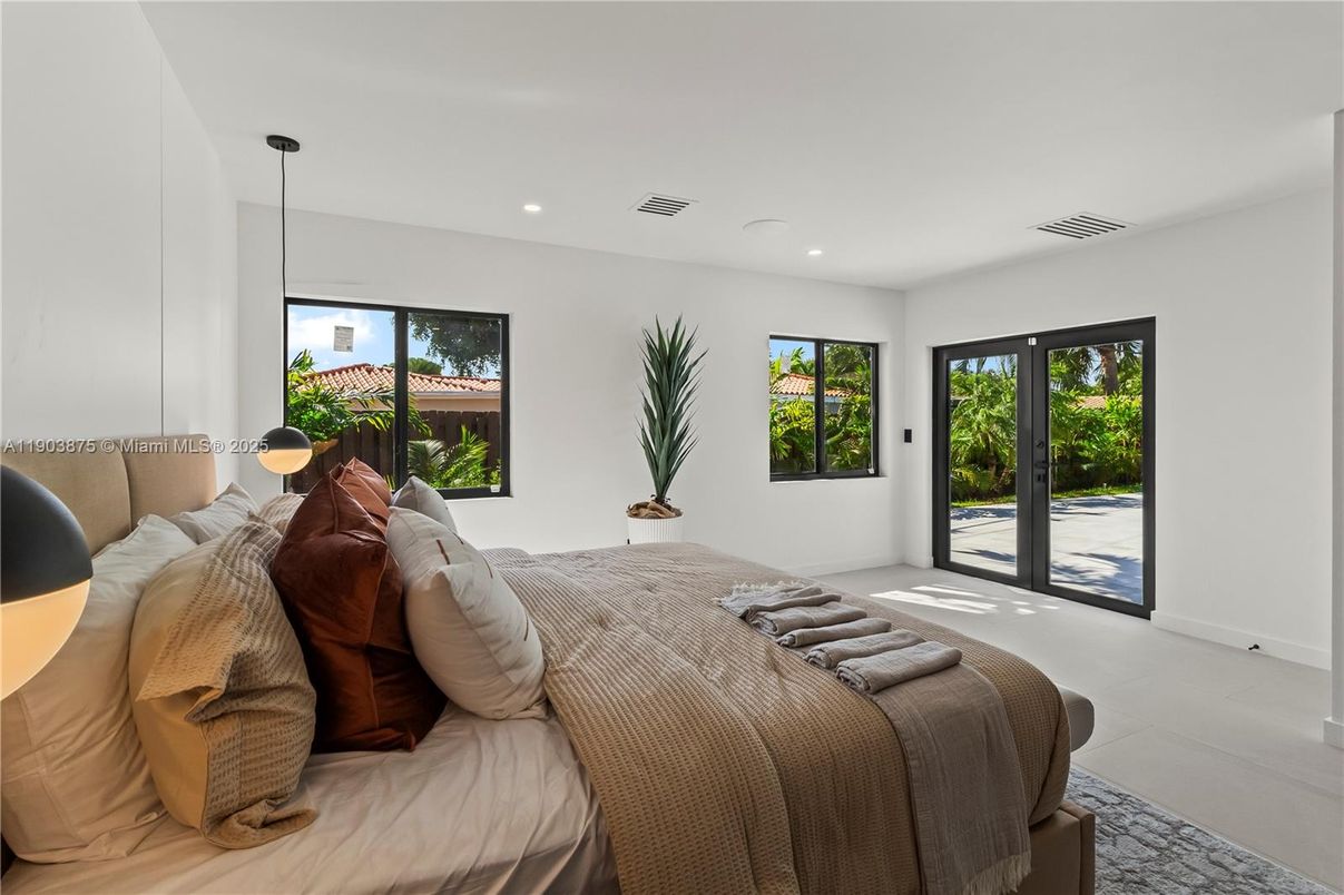 Bedroom, Interior, Recessed Lighting