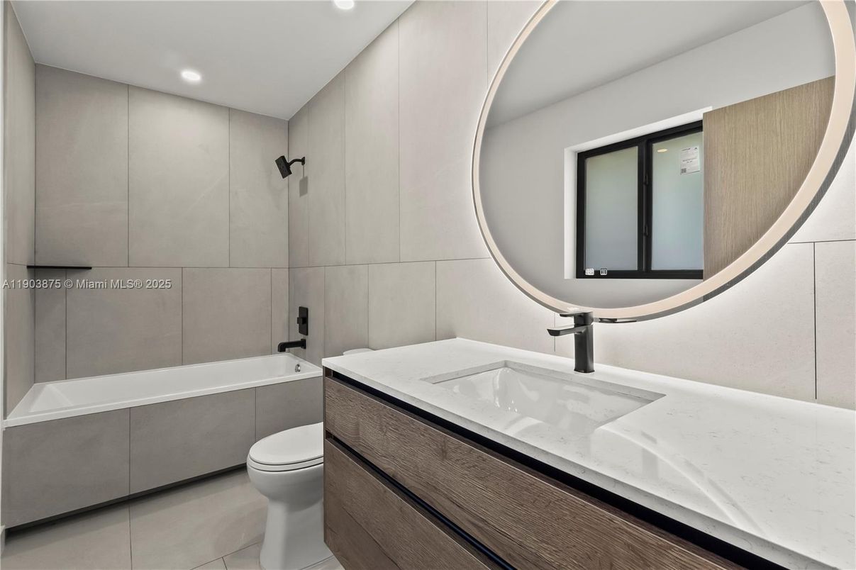 Bathroom, Interior, Recessed Lighting