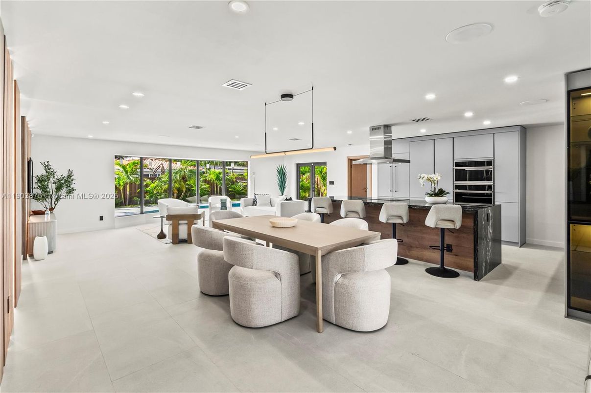 Dining room, Interior, Kitchen, Pendant Lights, Recessed Lighting, Stainless Steel Appliances