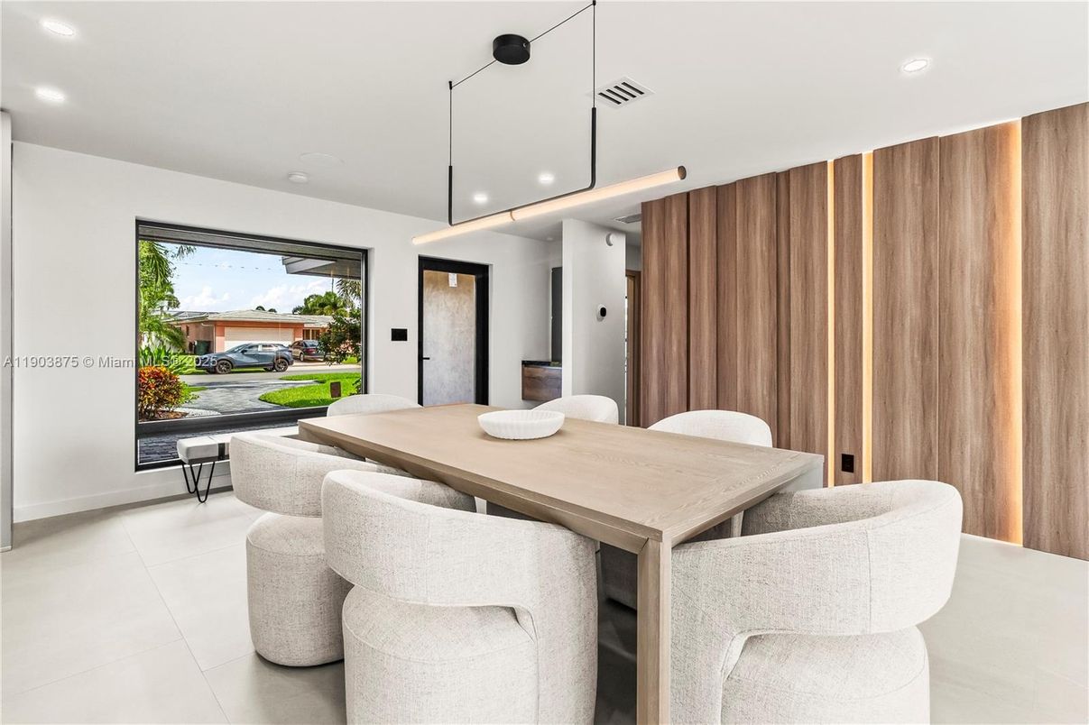 Dining room, Interior, Recessed Lighting