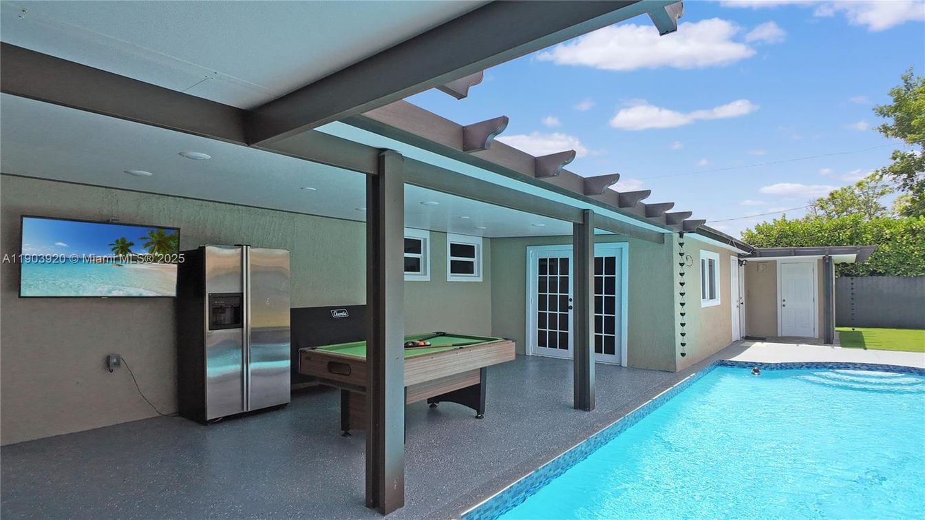 Billiard Table, Exterior, Pool