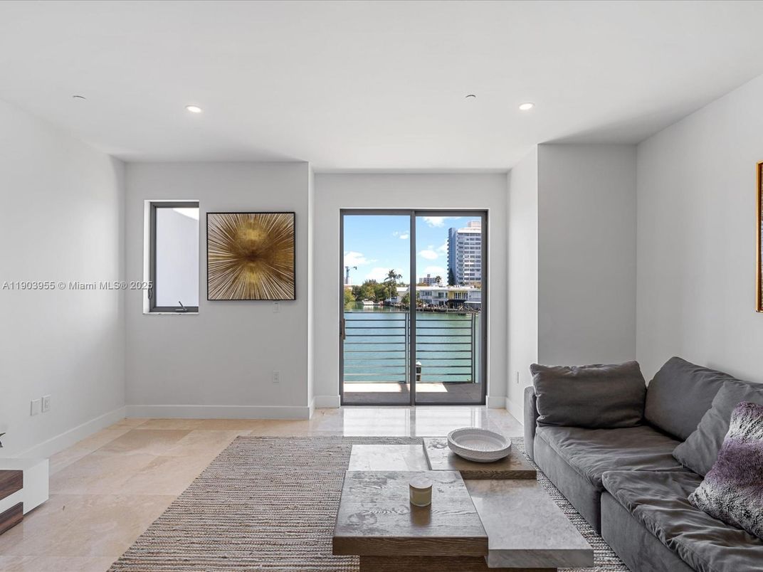 Interior, Living room, Recessed Lighting, Water