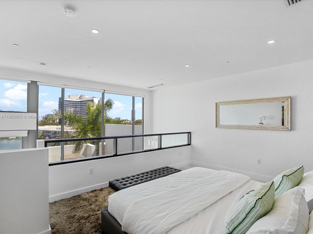 Bedroom, Interior, Recessed Lighting, Water