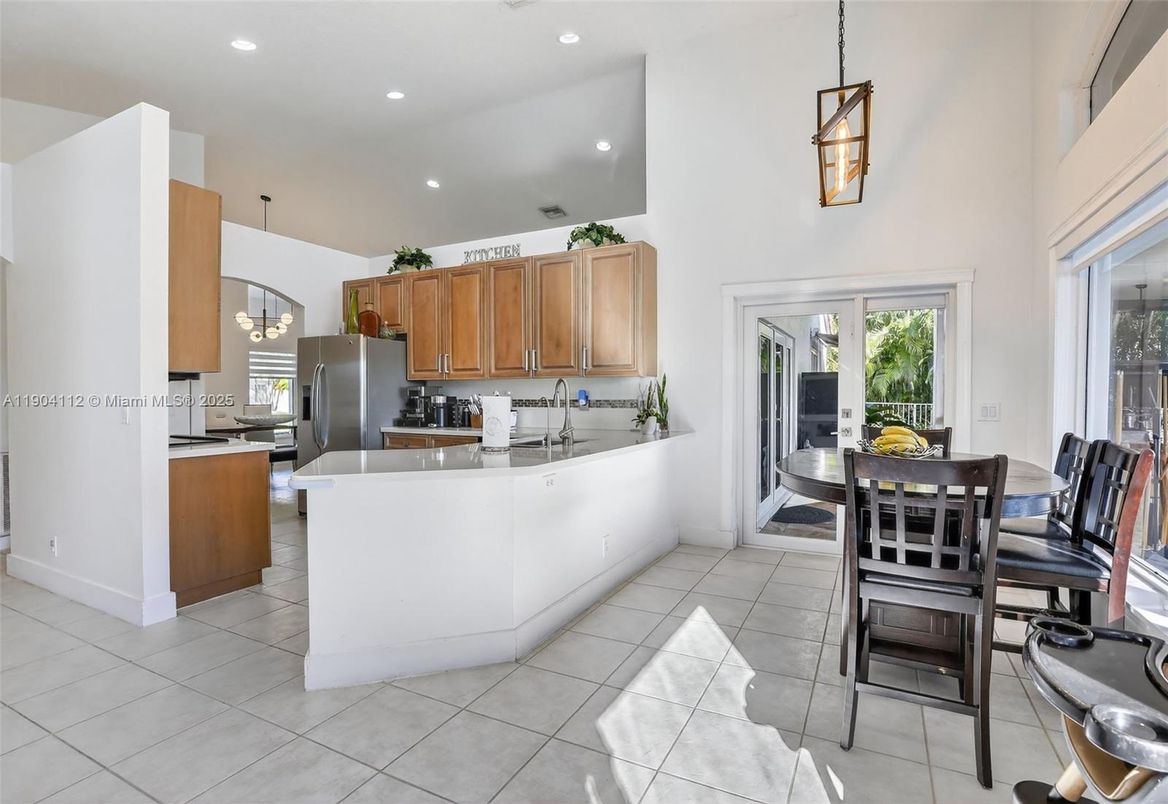 Dining room, Interior, Kitchen, Pendant Lights, Recessed Lighting, Stainless Steel Appliances