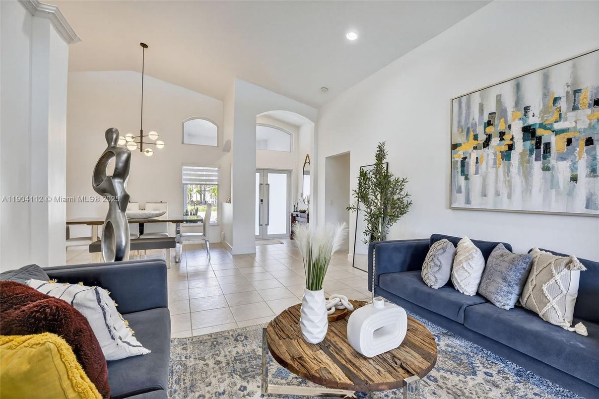 Interior, Living room, Pendant Lights, Recessed Lighting
