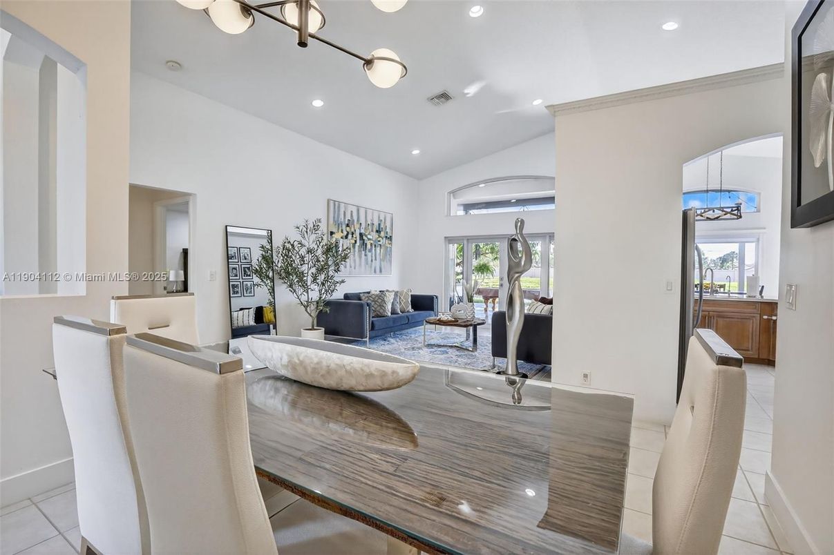 Dining room, Interior, Living room, Recessed Lighting