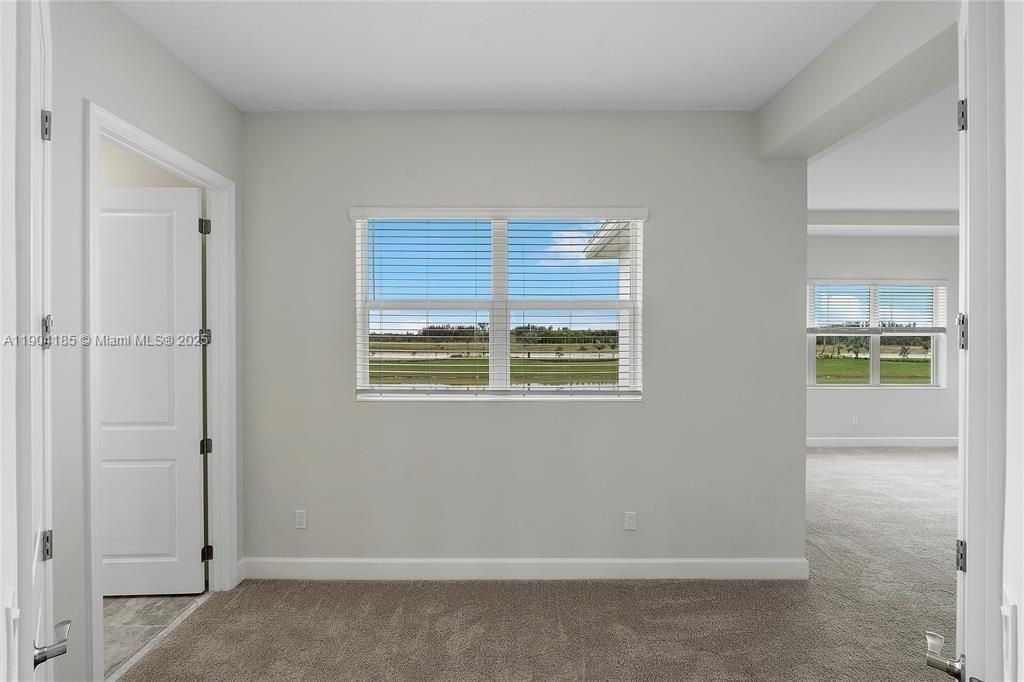 Empty room, Interior