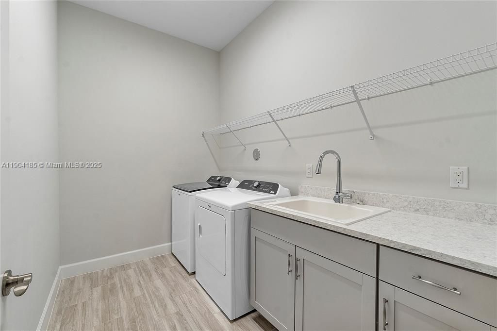 Interior, Washer, Wood Texture Flooring