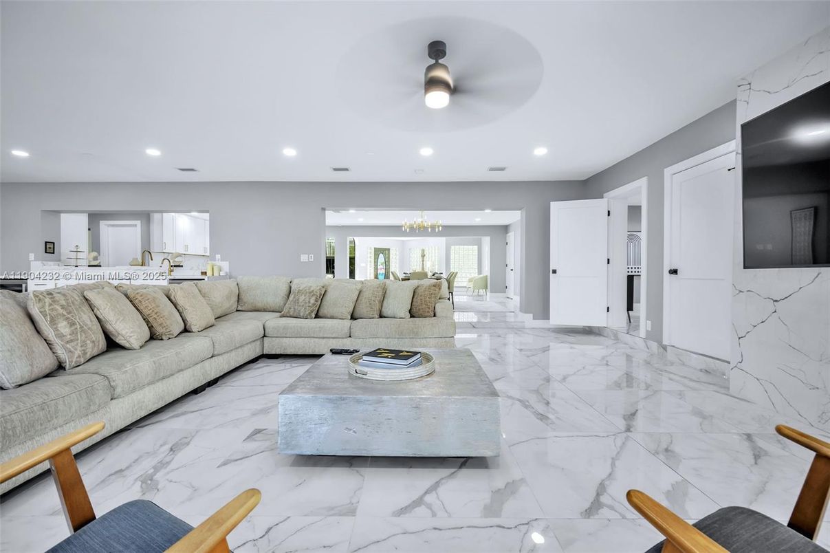 Chandelier, Interior, Living room, Marble, Recessed Lighting