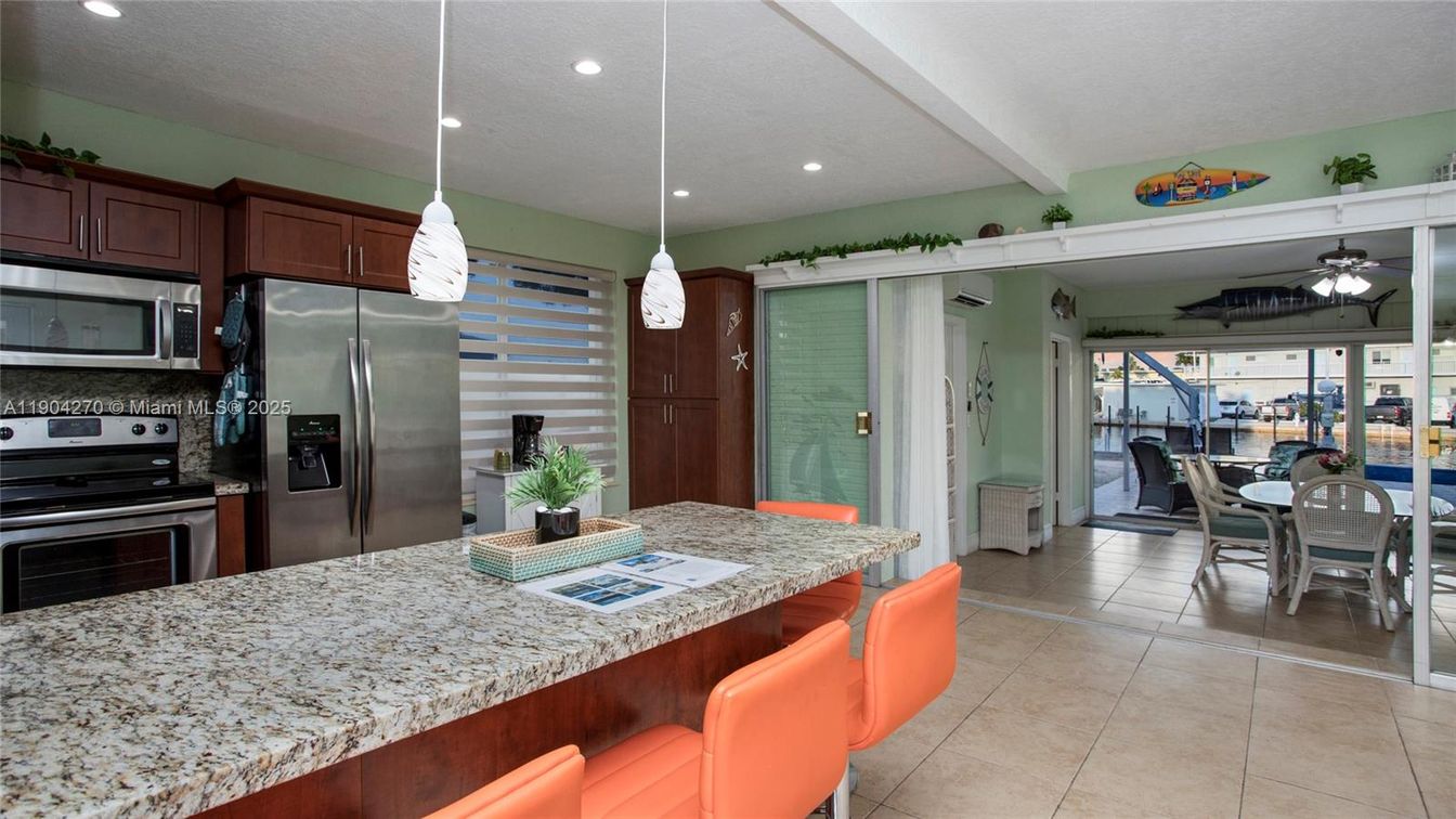 Dining room, Interior, Kitchen, Pendant Lights, Recessed Lighting, Stainless Steel Appliances