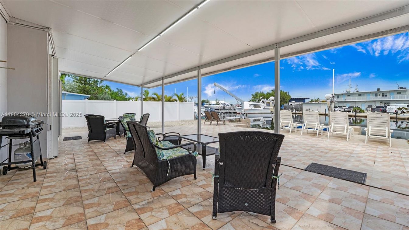 Exterior, Sun Room, Water