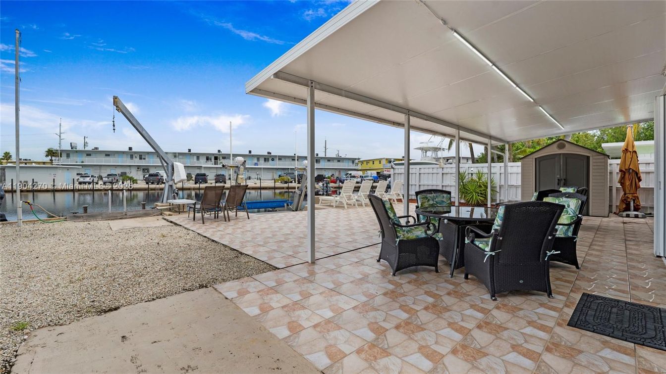 Exterior, Fireplace, Pool, Water