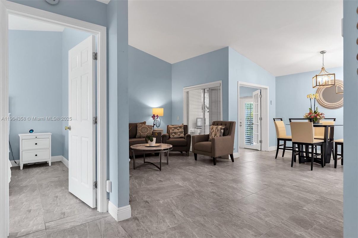 Dining room, Interior, Living room, Pendant Lights