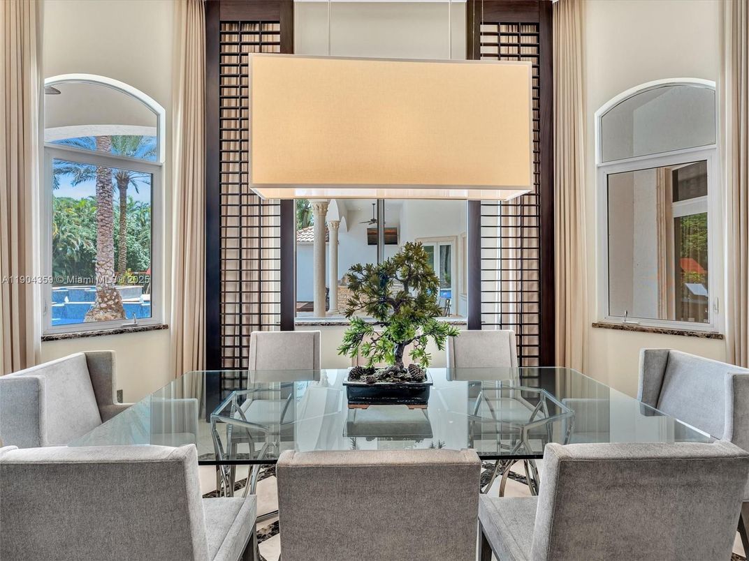 Dining room, Interior