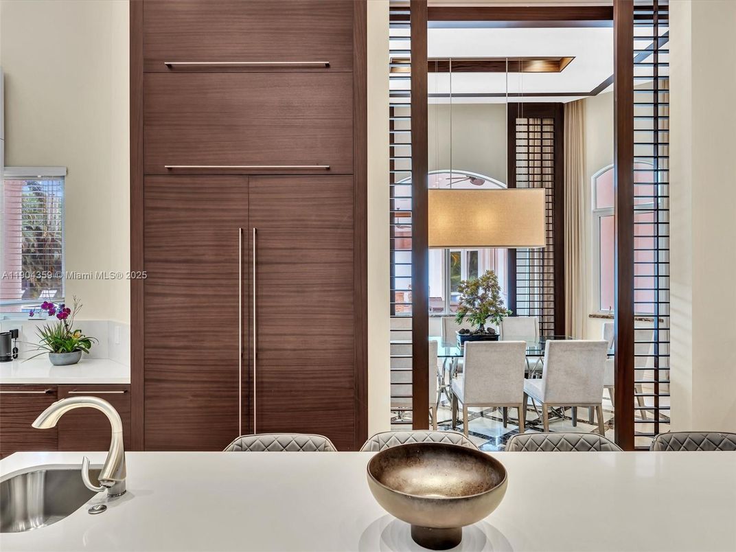 Dining room, Interior