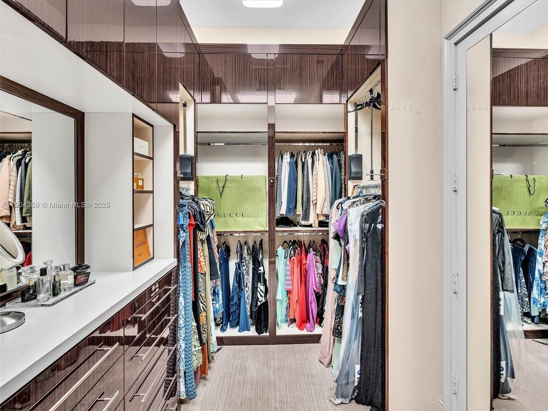 Interior, Walk-in Closets
