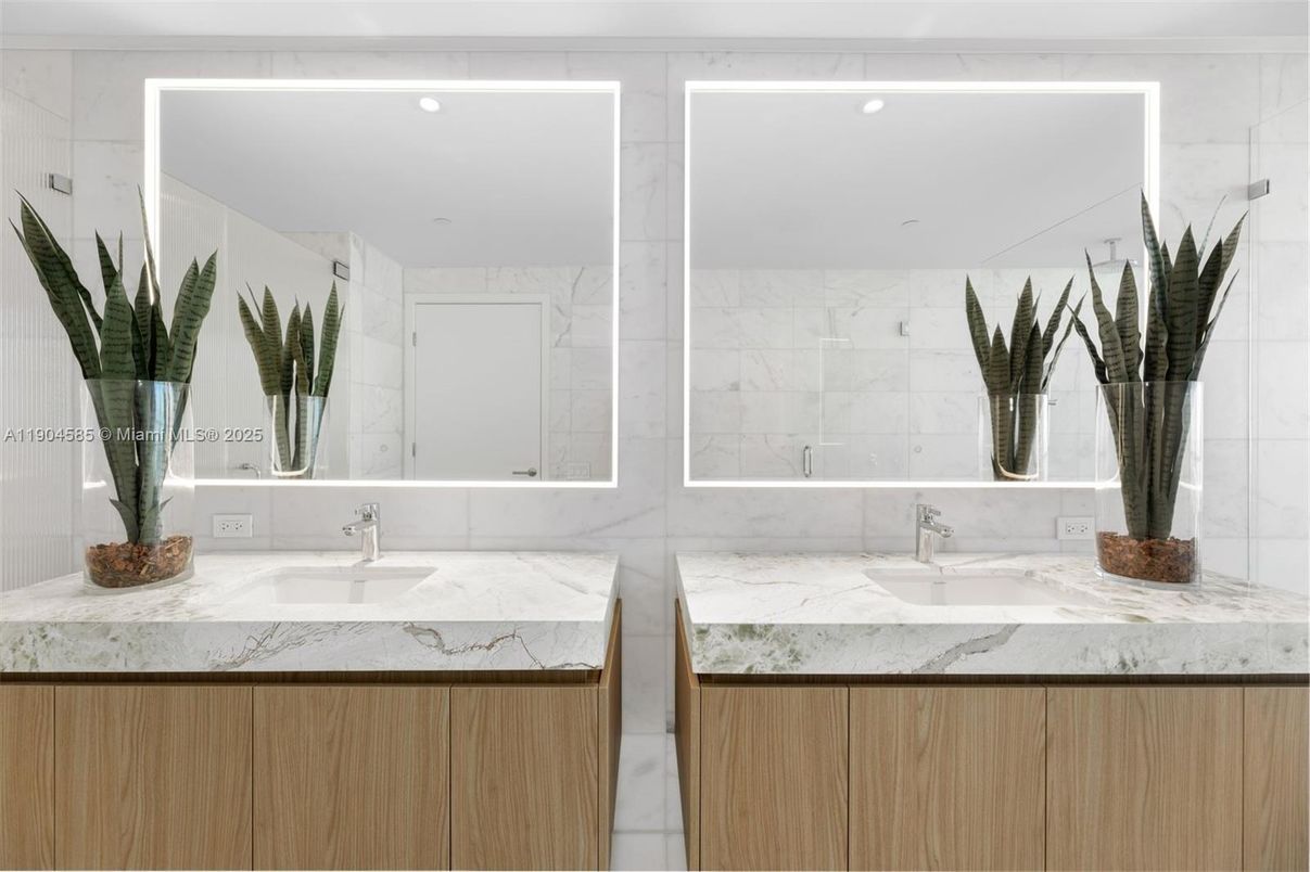Bathroom, Interior, Marble Walls, Recessed Lighting