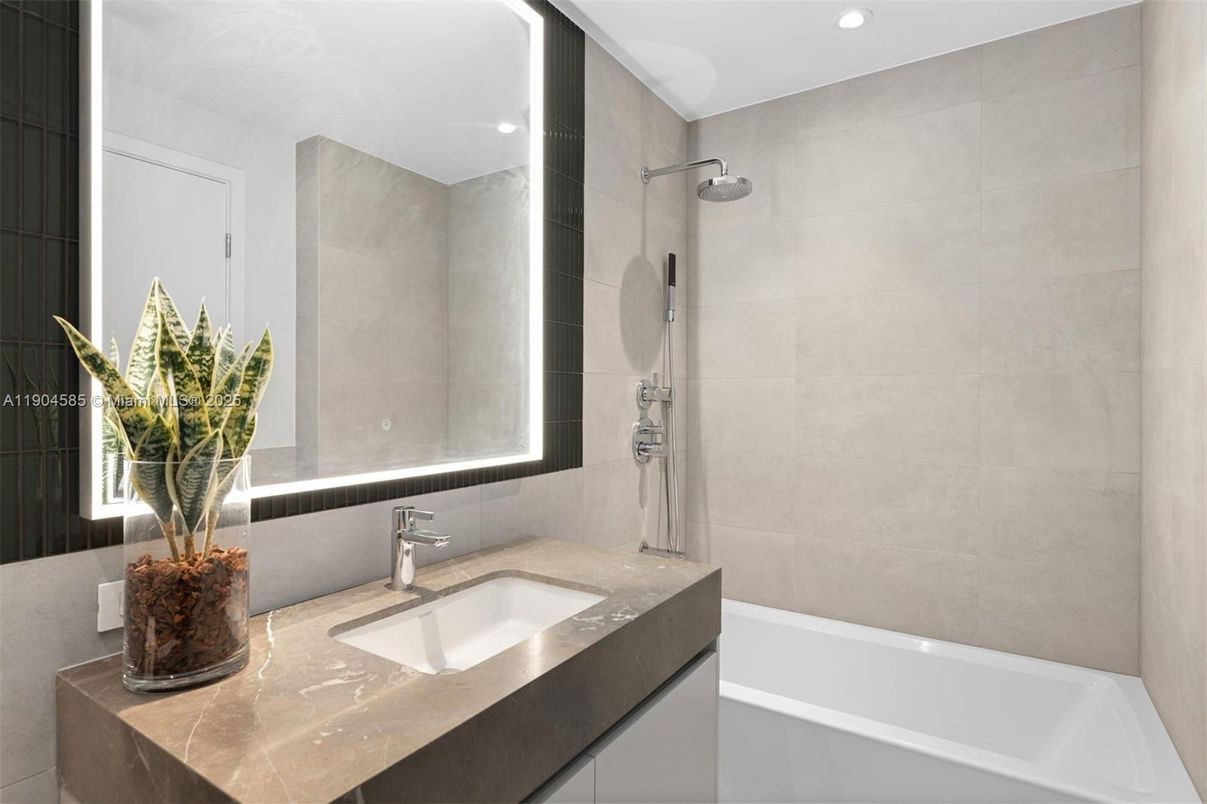 Bathroom, Interior, Recessed Lighting