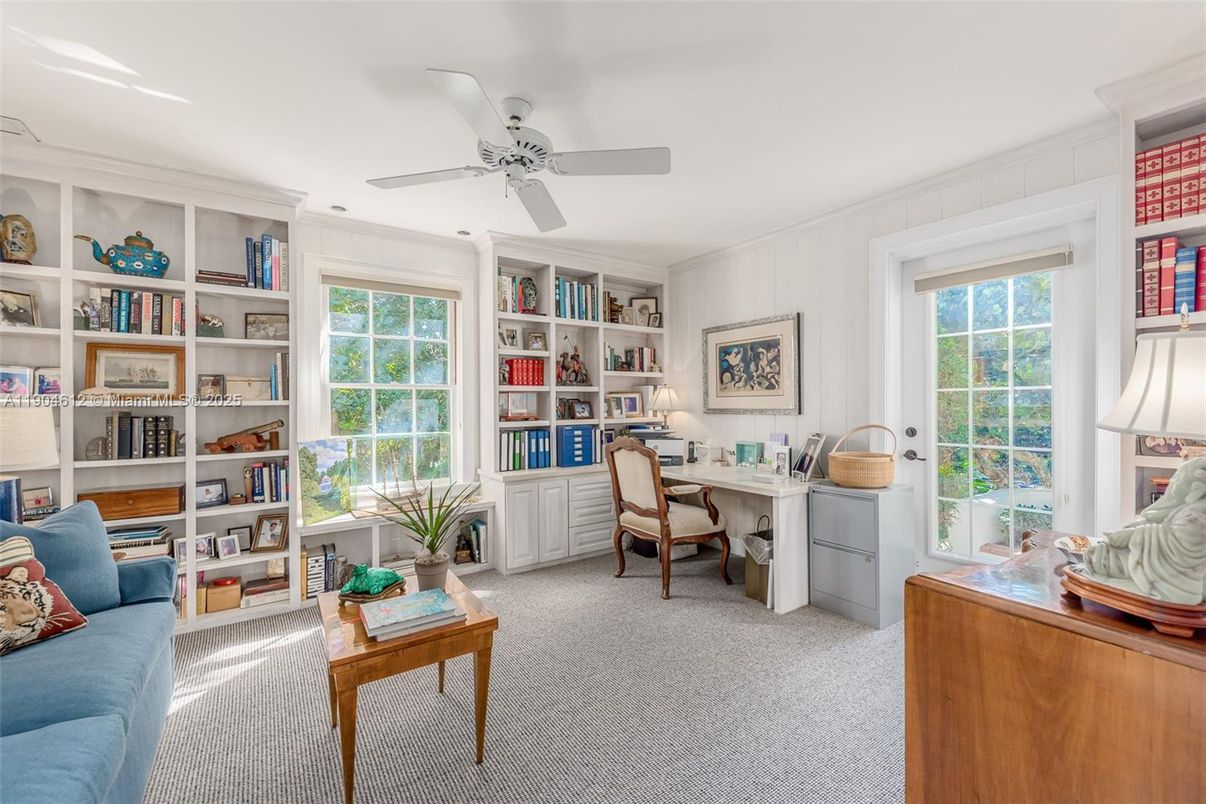 Home Office, Interior