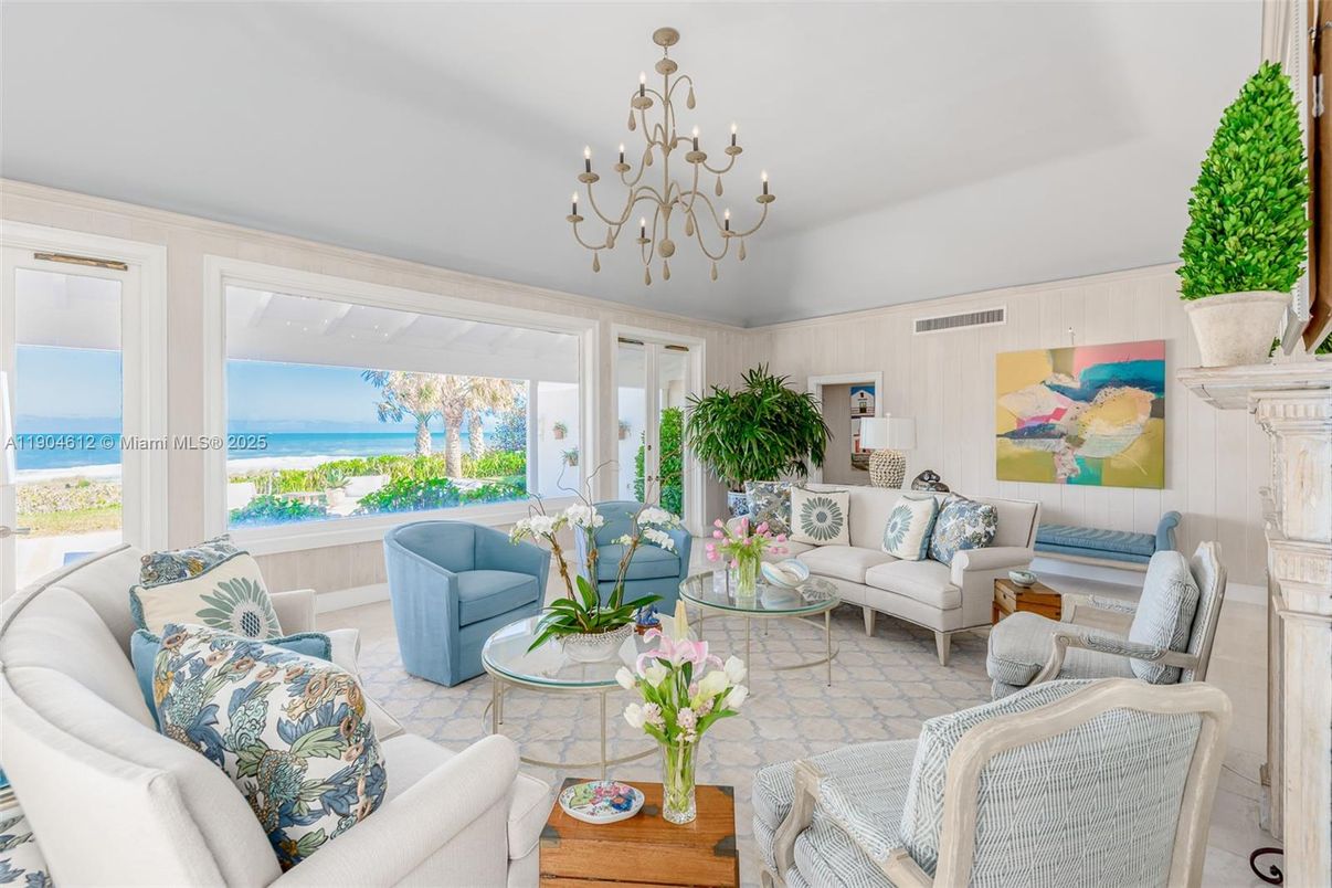 Chandelier, Interior, Living room, Water