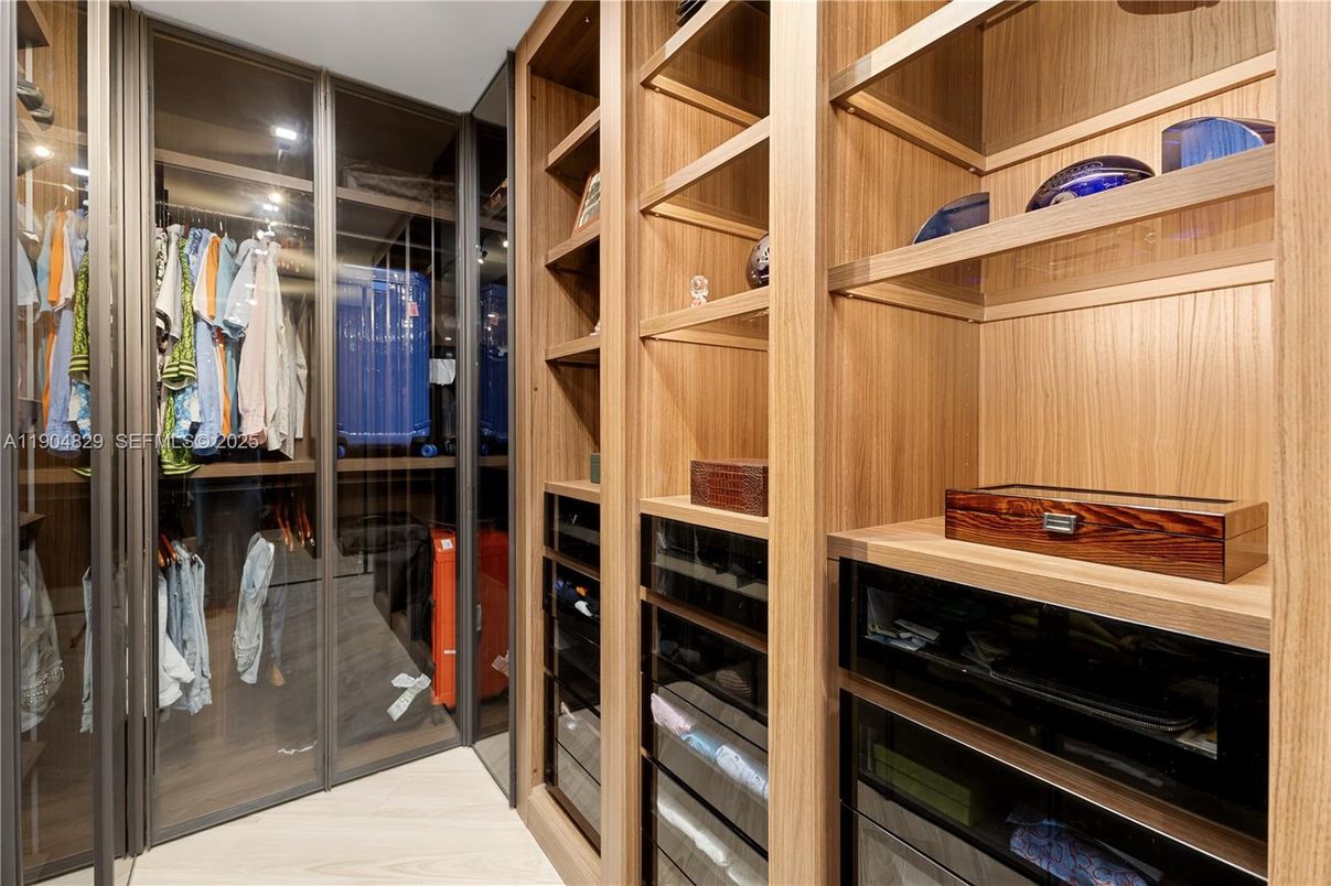 Interior, Walk-in Closets