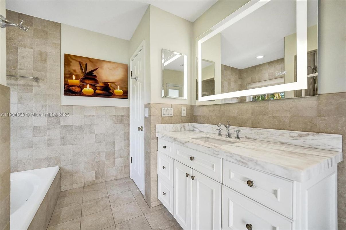Bathroom, Interior, Recessed Lighting