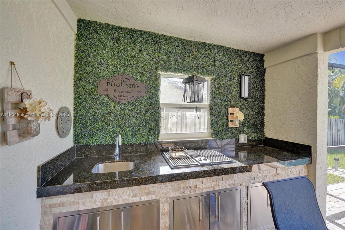 Exterior, Outdoor Kitchen