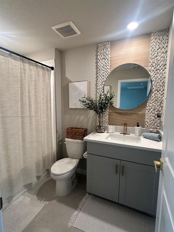 Bathroom, Interior, Recessed Lighting