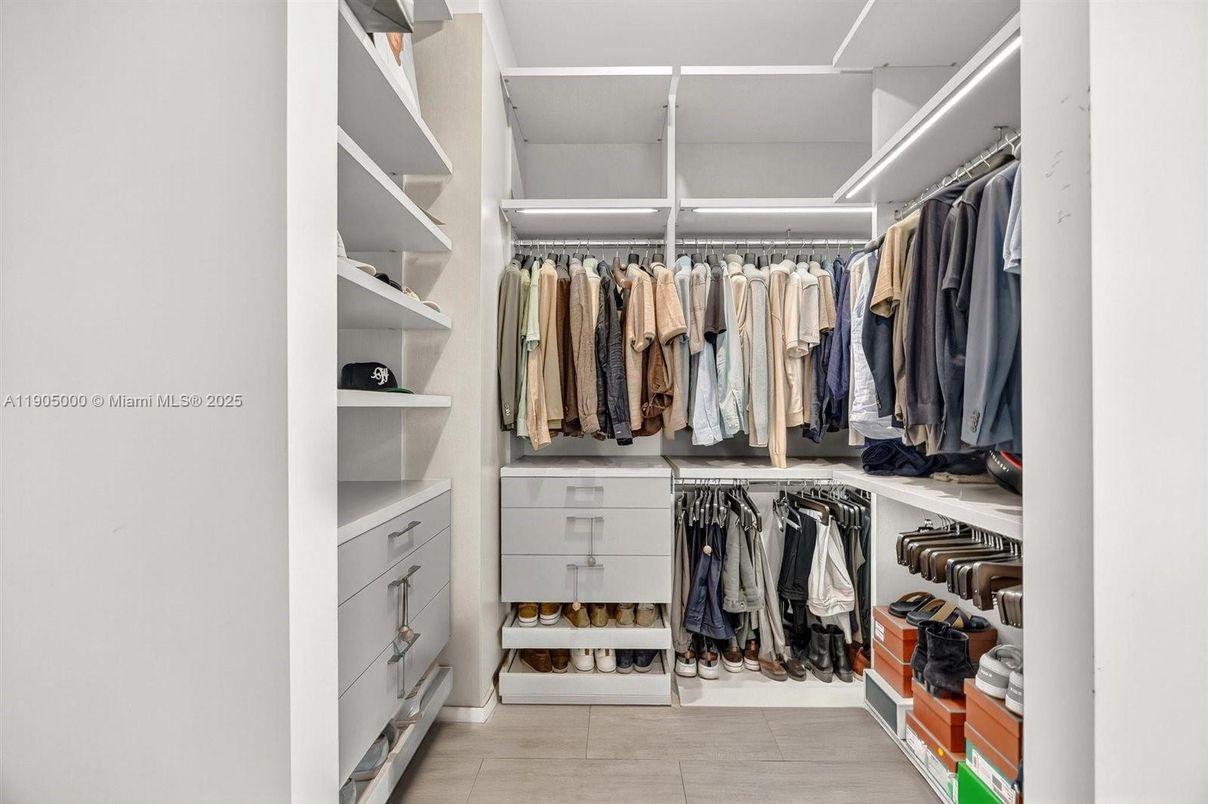 Interior, Walk-in Closets