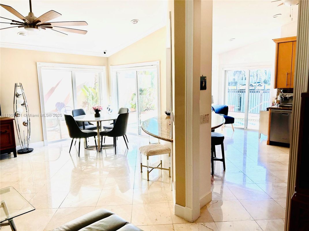 Dining room, Interior, Recessed Lighting