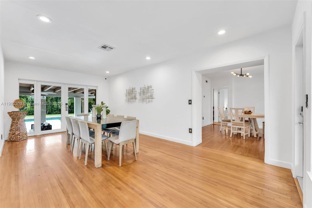 Chandelier, Dining room, Interior, Recessed Lighting, Wood Texture Flooring